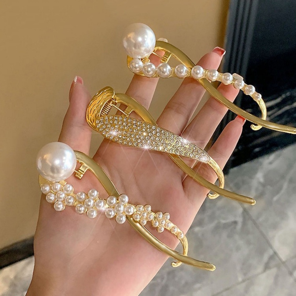 エレガントなグリッターパールヘアクリップ レディース トレン - Korean Lifestyle & Kids Boutique のレビューと価格